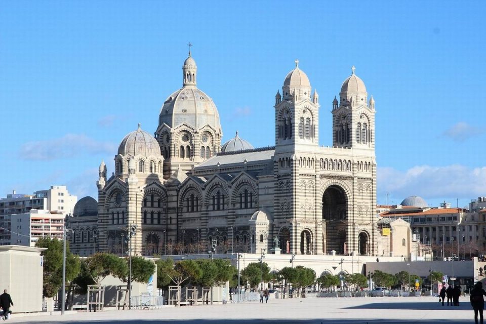 Louer un autocar avec chauffeur à Marseille